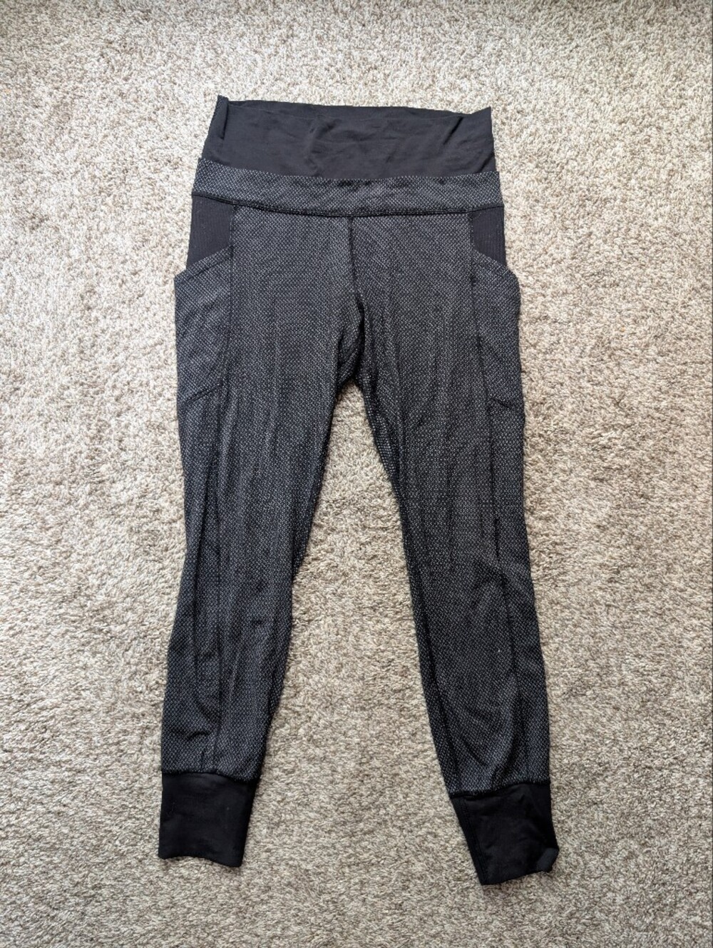 Lululemon Black Leggings With Micro Diamond‎ Design Women's Sz 6 Leg Pockets - Picture 2 of 10